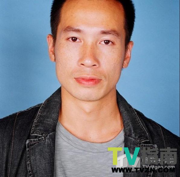 我想知道珠海人称世界仔的梁家荣,谁有他家人