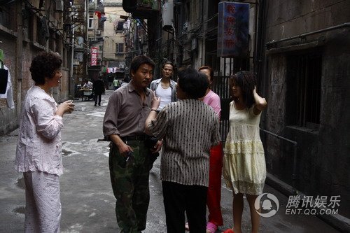 外乡人剧照
