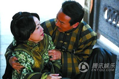 牌坊下的女人的剧照6