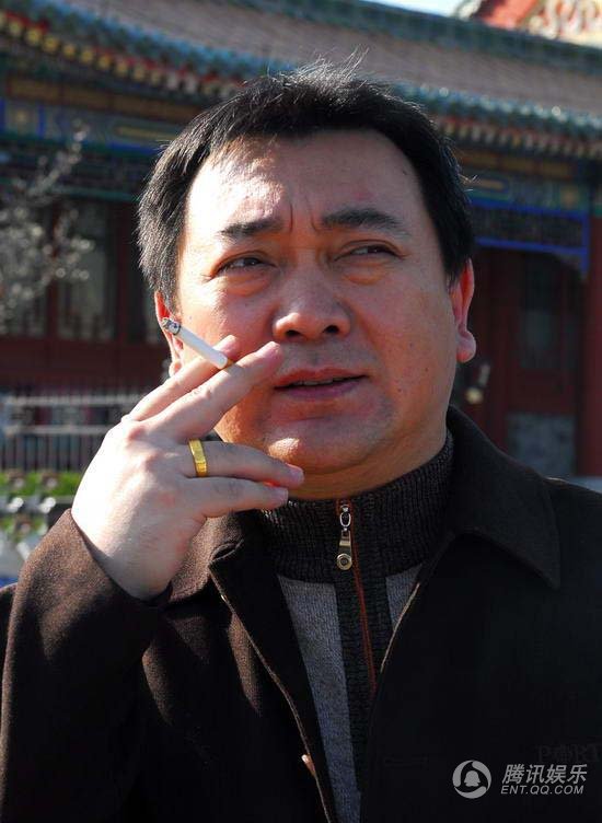 人到中年的剧照12