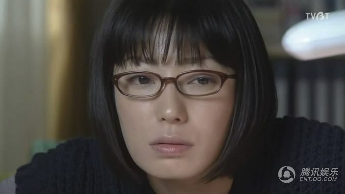 不妥协的女人的剧照8