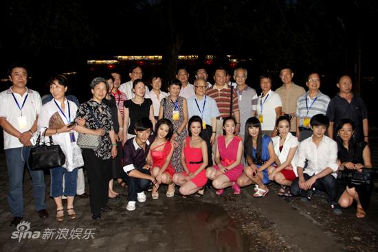 剧照-图文：红楼梦发布会-主创和嘉宾大合影