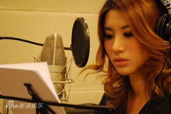 剧照-图文：女主播录主题曲--尚雯婕投入音乐