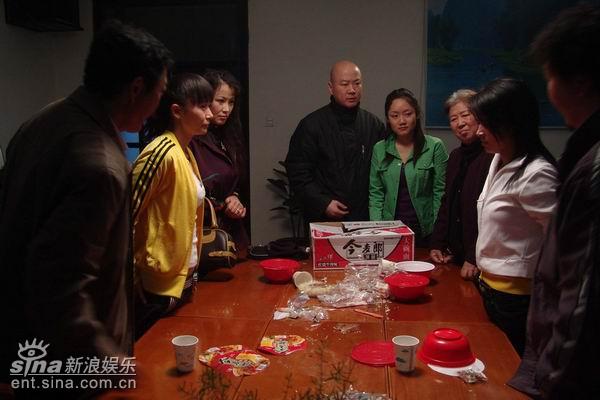 上线精彩剧照1/8