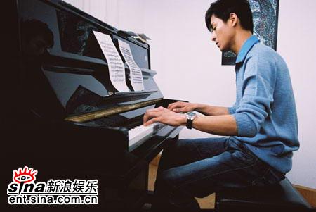 剧照-爱在来时主题歌征集进尾声 乔振宇主唱(图)