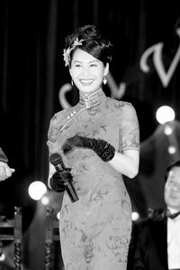 剧照-王晶新戏暴雨梨花开机 朱茵难得演反派(图)