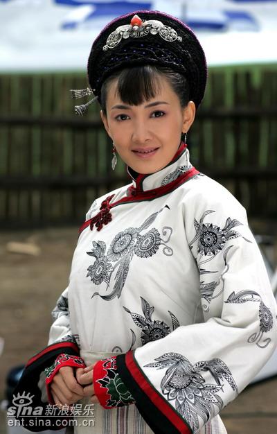 剧照-牛莉闯关东新造型 雍容华贵美丽可人(组图)