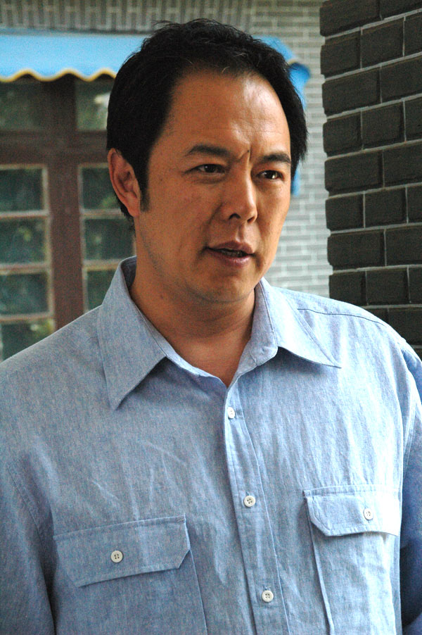 资料：非常夫妻主要演员--张铁林饰严月东