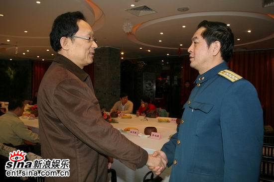 剧照-图文：垂直打击研讨会--嘉宾见面握手寒暄
