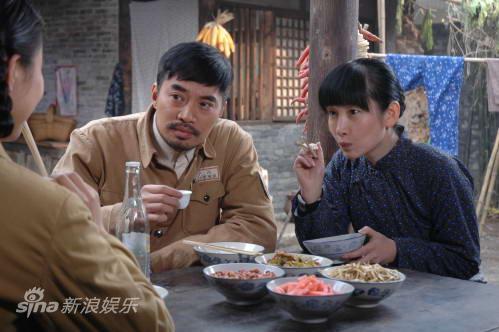 警察遇到兵剧照
