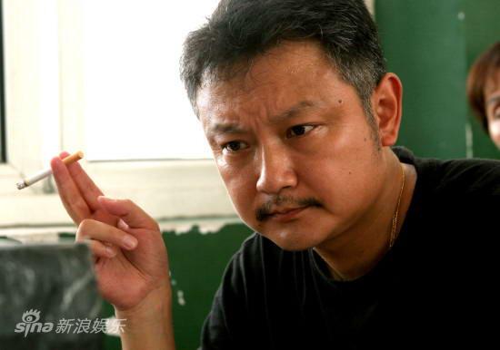 警察遇到兵剧照