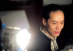 剧照-冯远征滴血玫瑰里首当导演夫妻上阵(组图)