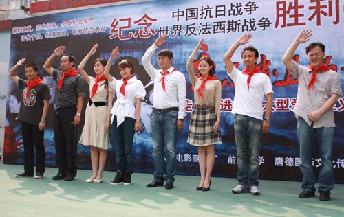 剧照-电波校园宣传 阎娜揭秘“灌辣椒水”(图)