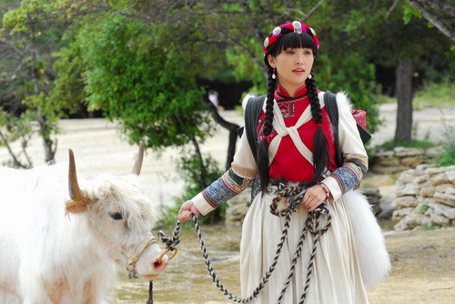 剧照-乘着香格里拉的梦 追寻剧组三位女性的梦想(图)