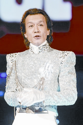 剧照-央视百团大战周六开播 李咏当“团长”(图)