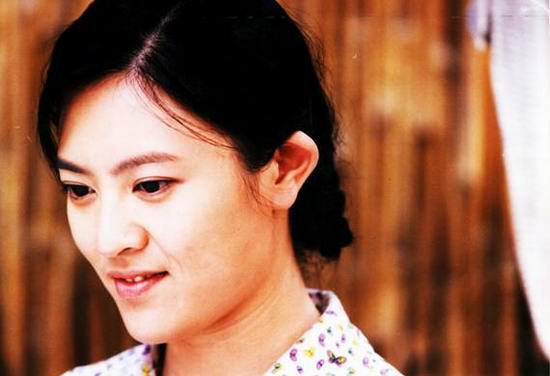 剧照-非亲兄弟热拍 黄维娜佩服张凯丽演技(组图)