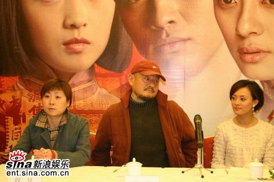 剧照-图文：风雨西关发布会--导演徐耿若有所思