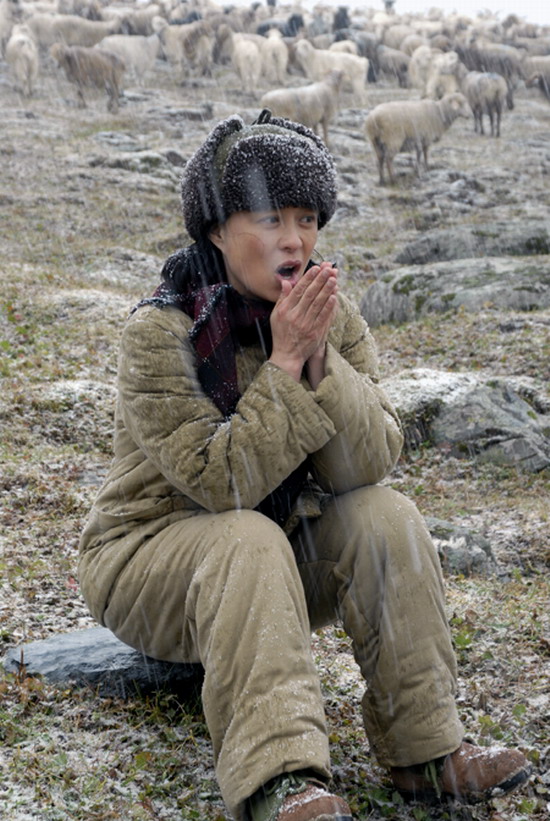 剧照-图文：戈壁母亲探班-天山上的第一场大雪