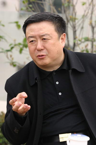 剧照-尤小刚胡静赵鸿飞8日作客新浪聊秘史(图)