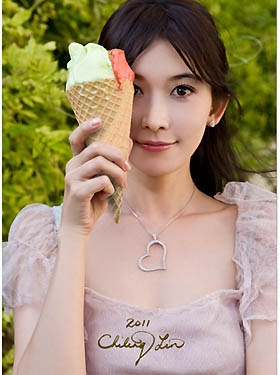 剧照-林志玲罗马浪漫写真曝光 俏皮撅嘴举冰激凌(图)