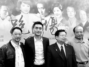 跑马场剧照