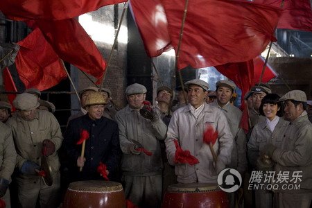 钢铁年代的剧照4