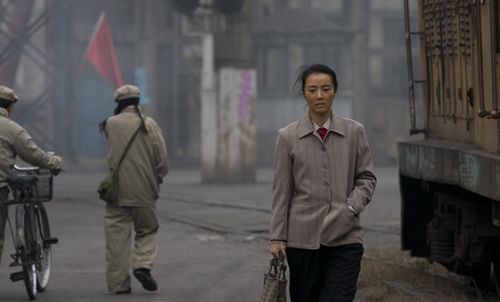 剧照-姜宏波为钢铁推百万广告“与世隔绝”(图)