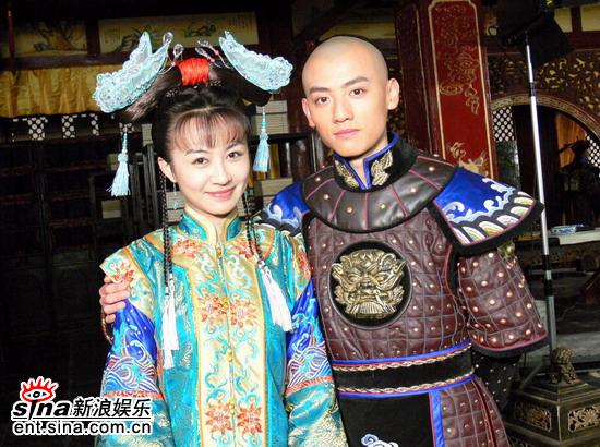 剧照-图文：探班康朝秘史--李菲(左)与是安(右)