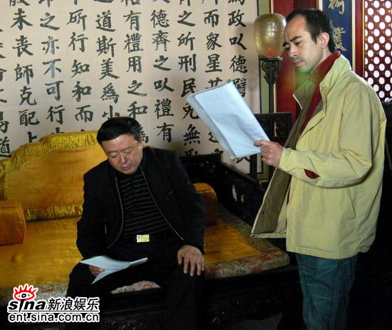 剧照-图文：探班康朝秘史--两位导演在谈剧本