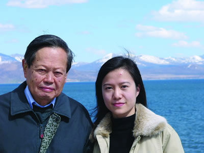 剧照-组图：杨振宁翁帆合影曝光 平淡生活甜蜜温馨