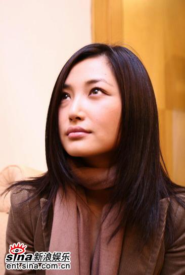 剧照-图文：美女也愁嫁做客新浪--赵俊若有所思