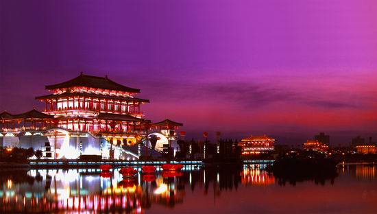 剧照-图文：西安曲江大唐芙蓉园--紫云楼夜景
