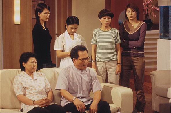 剧照-资料图片：新加坡电视剧美丽家庭精彩剧照(1)