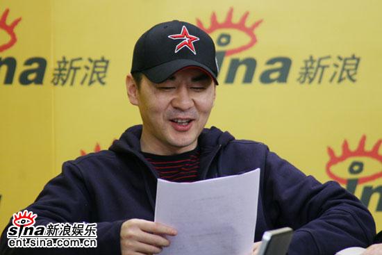 剧照-图文：乔家大院主演做客新浪--练习普通话