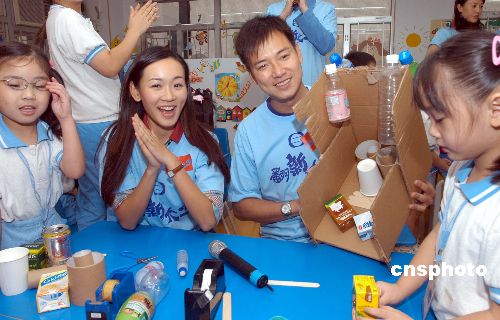 剧照-组图：香港明星参与电视剧翻新大少宣传活动