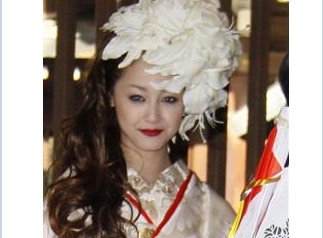 剧照-泽尻“一公升眼泪”披嫁衣 宛若仙鹤新娘(图)