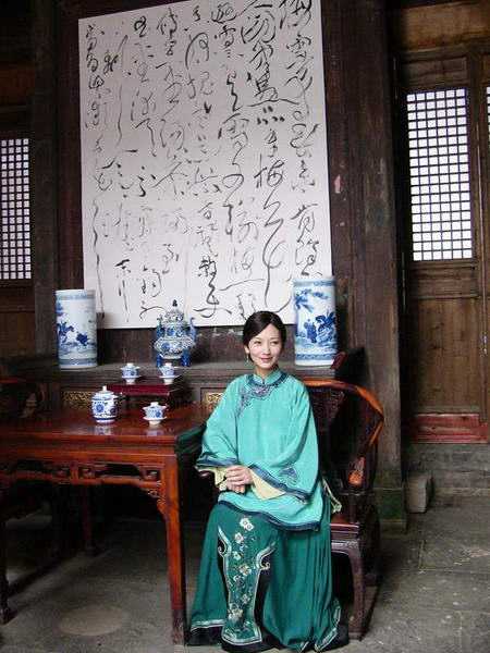 剧照-图文：青花片场传真--人面青花相映美(5)