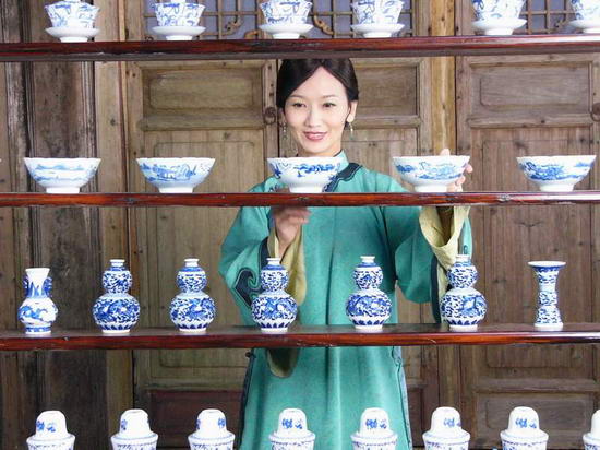 剧照-图文：青花片场传真--人面青花相映美(1)