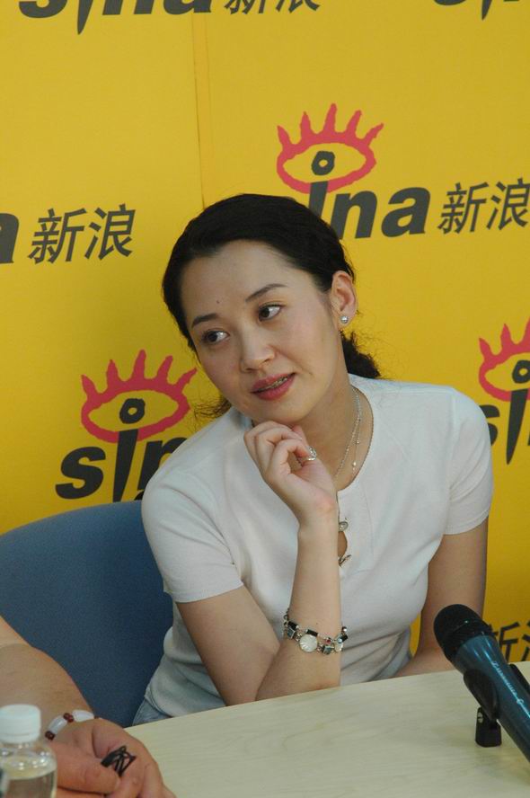 剧照-图文：沙家浜做客新浪-许晴小女人神态