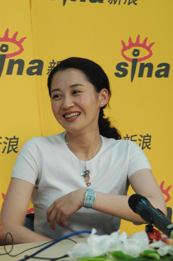 剧照-图文：沙家浜做客新浪-许晴开心笑容