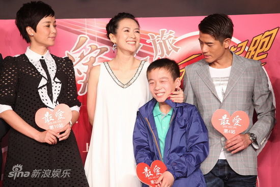 剧照-图文：最爱北京首映-主创亲密合影