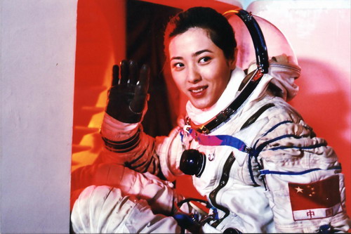 剧照-神舟今晚首播 曾黎着戎装演绎航天人(组图)
