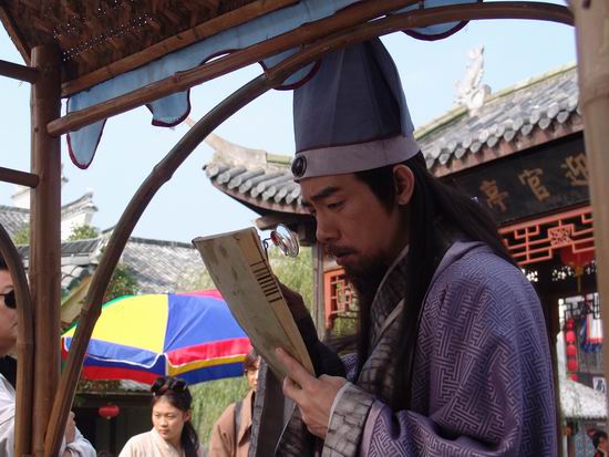 剧照-陈小春拍天下第一媒 感叹做媒人好麻烦(图)
