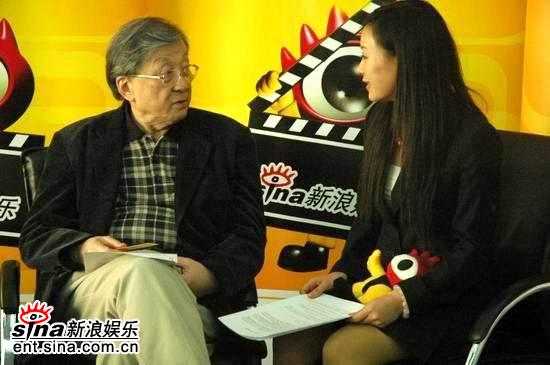剧照-图文：导演李行聊小城故事--李行和主持人