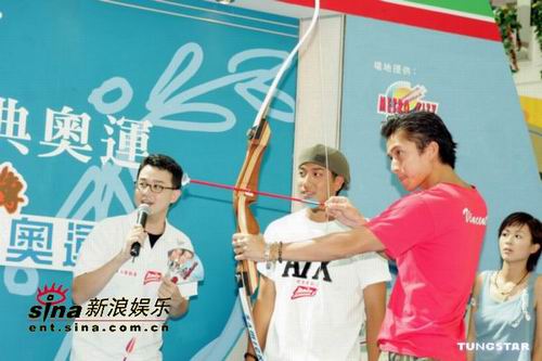 剧照-图文：吴卓羲宣传大唐双龙传现场比武射箭(7)