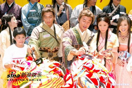 剧照-图文：大唐双龙传主演夏日闹市古装亮相(2)
