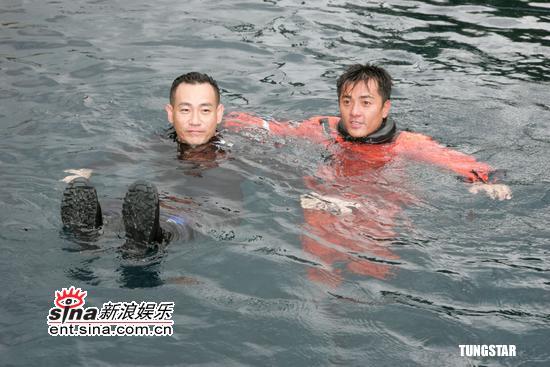 剧照-图文：探班随时候命 郑伊健林保怡拍落水戏(7)