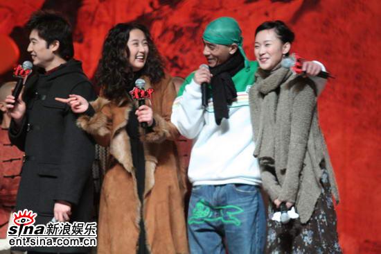 剧照-图文：霍元甲聚首庆典--陈小春搂住屈玥