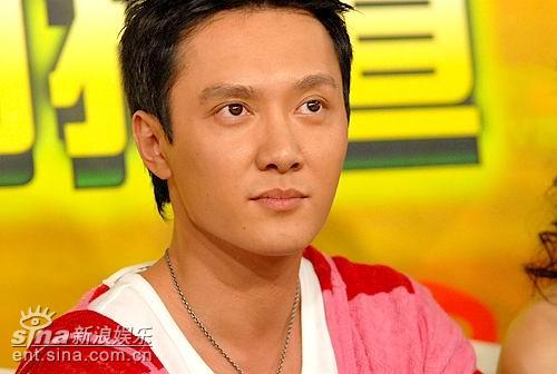 剧照-图文：岁月风云主演聊天--冯绍峰精神抖擞