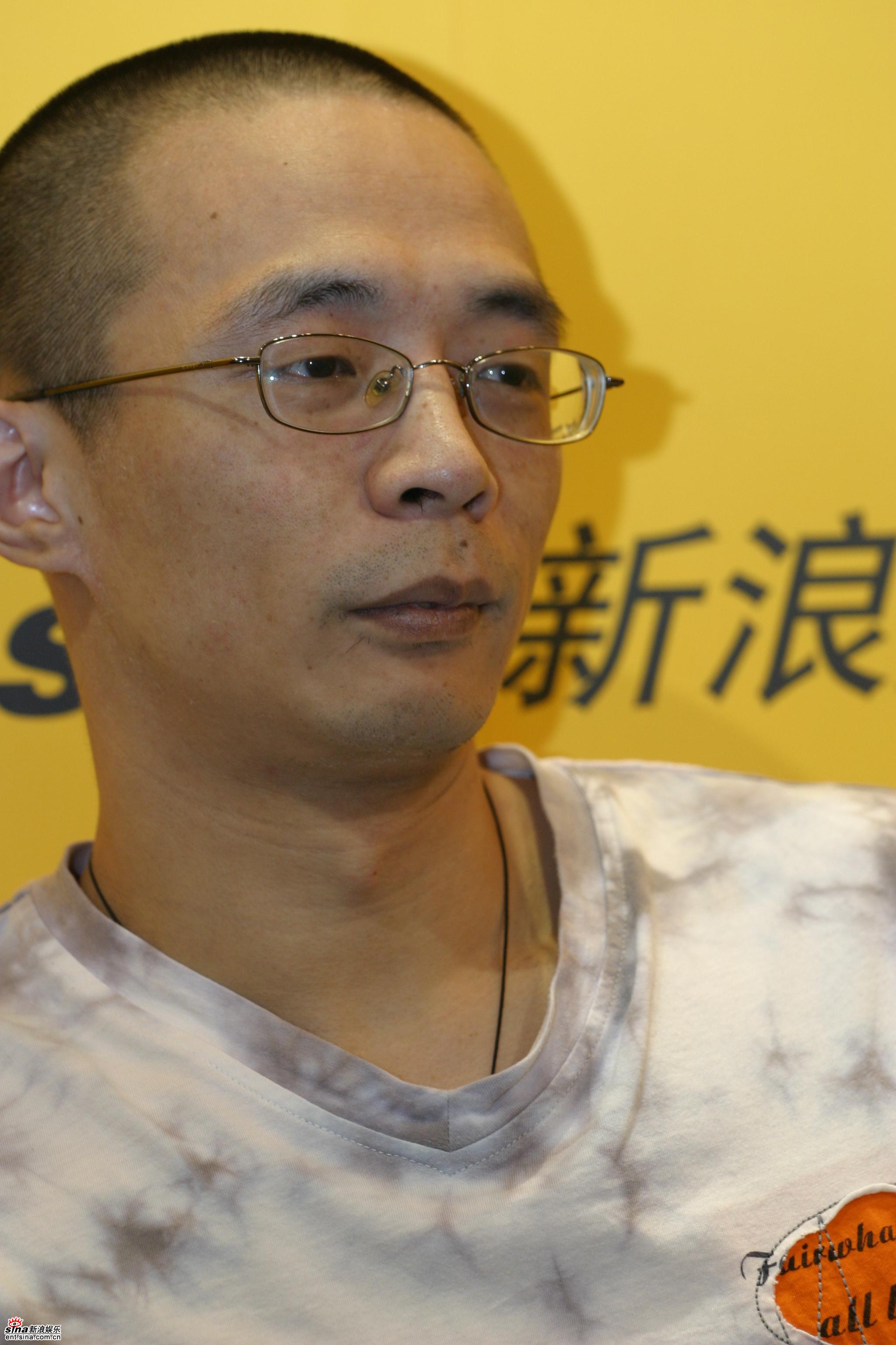 剧照-图文：士兵突击做客新浪--思索中的兰小龙